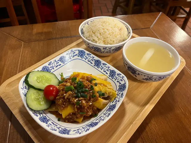 麻辣口水雞-配油飯&椰子雞湯