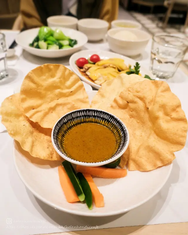 香脆薄餅配咖喱汁