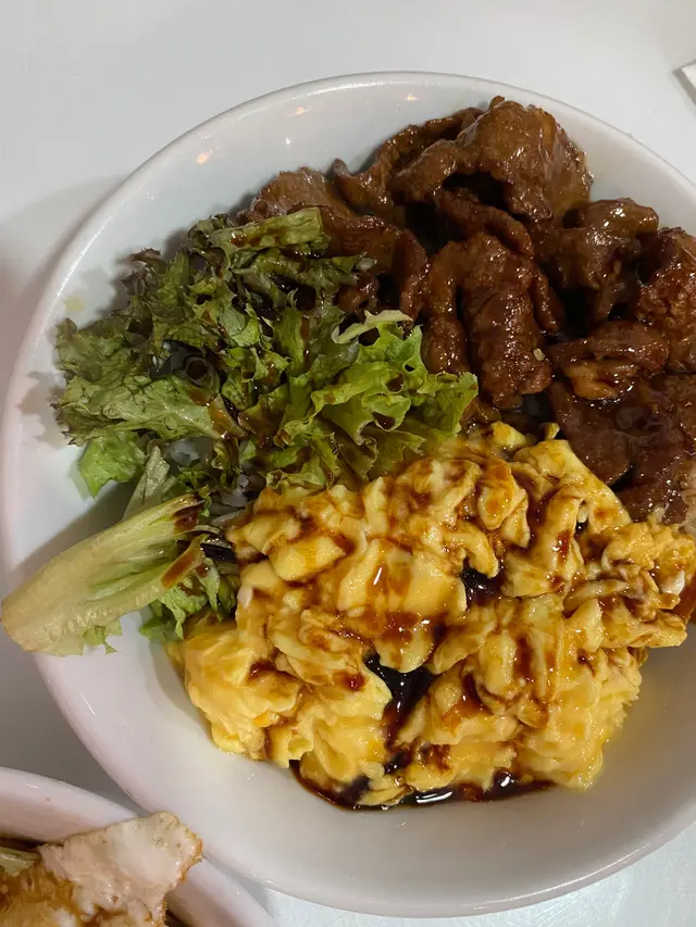 牛肉雙蛋飯