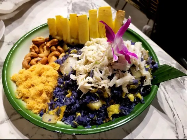 🔸藍蝶花菠蘿蟹肉炒飯