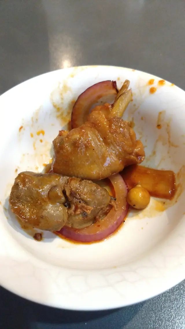 相對冰鮮雞的質感硬實一點，吸收醬汁精華好味依然！