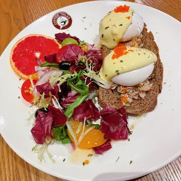 蟹肉他他沙律班尼