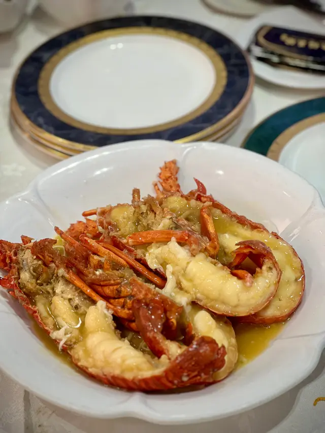 上湯焗開邊西澳洲龍蝦配伊麵