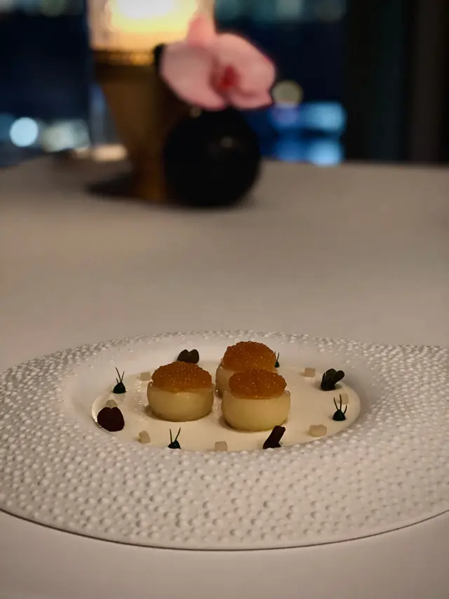 煙燻鱈魚奶凍伴薯仔及犬根配特級梭魚子