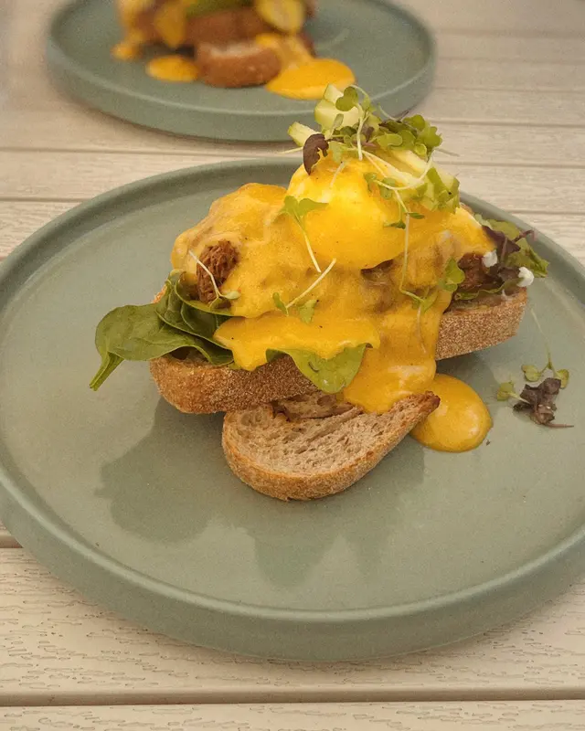 Pulled pork benedict