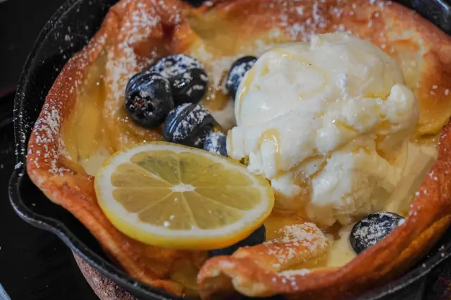 Dutch Baby Pancake 檸檬蛋黃醬