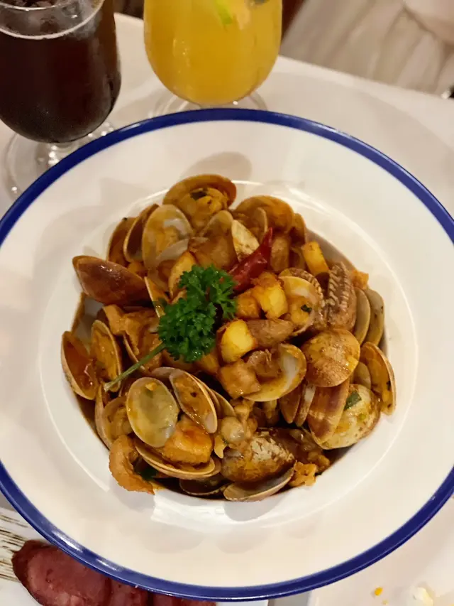 炒豬肉配葡蜆伴馬鈴薯