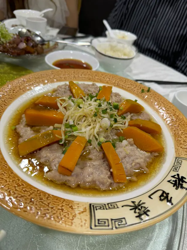 肉餅厚及滑， 加了魚仔立即不同