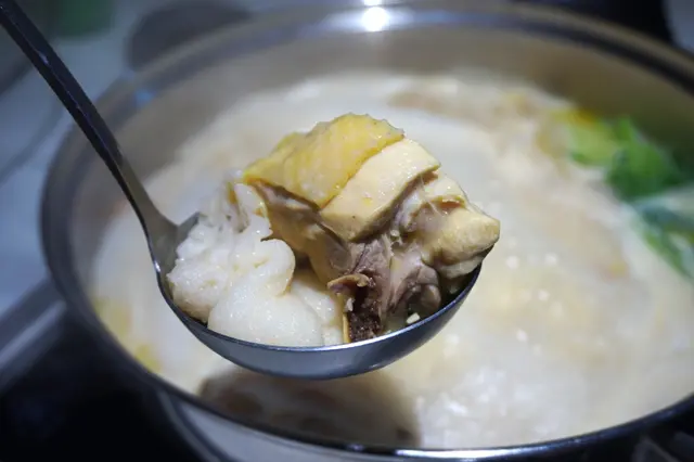 蟲草花野生竹笙花膠濃湯雞煲