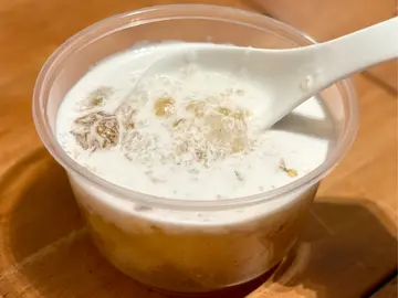 椰汁雪燕桃胶糖水