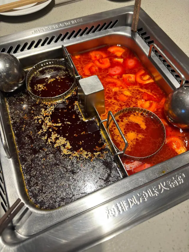麻辣湯底：好多油，冇乜麻得辣
蕃茄湯底：清甜，有蕃茄味￼
