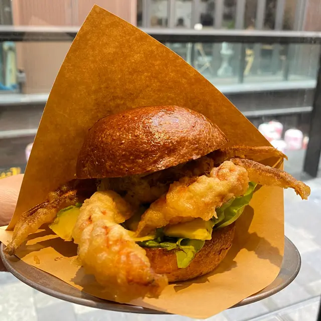 牛油果生菜炸軟殼蟹包