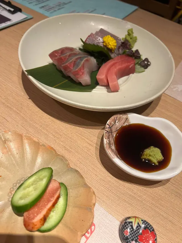 時令算好少少，果舊先叫中拖「只提供一次」👍🏻
但兩塊拖，加6塊油甘，時令只有一款魚？定全日本都食油甘魚日？👍🏻 啲油甘魚同我去Kbuffet 差唔多咋喎，大佬，專業啲