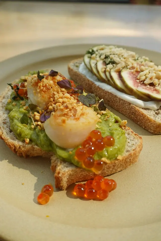 Pan-seared Saallop & Avocado