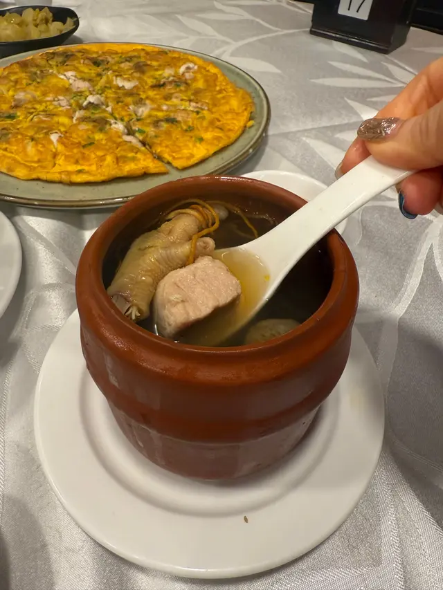 蟲草花鳳爪燉螺頭湯