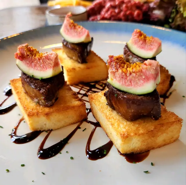 香煎鵝肝配牛油麵包