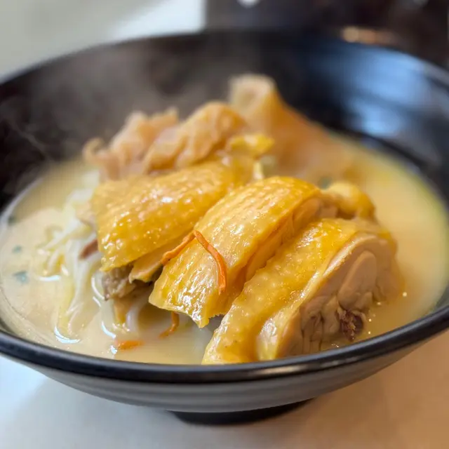 招牌花膠雞濃湯米線