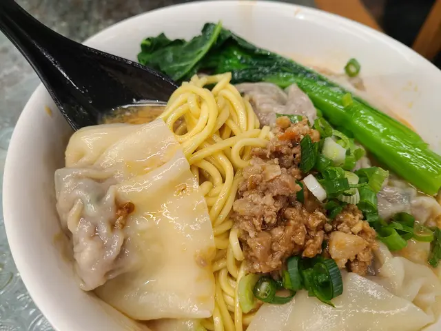 雲吞擔擔麵