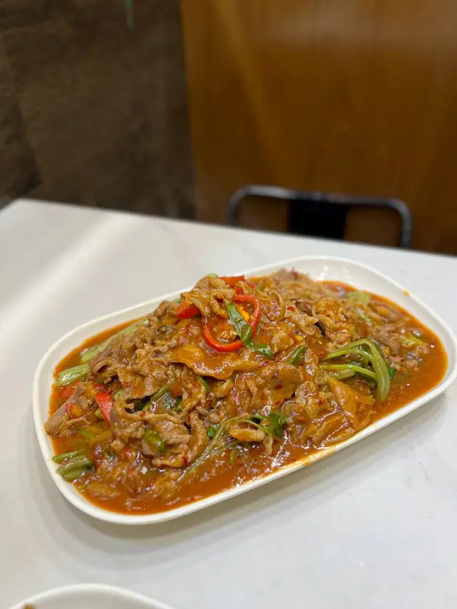 馬拉盞炒肥牛通菜