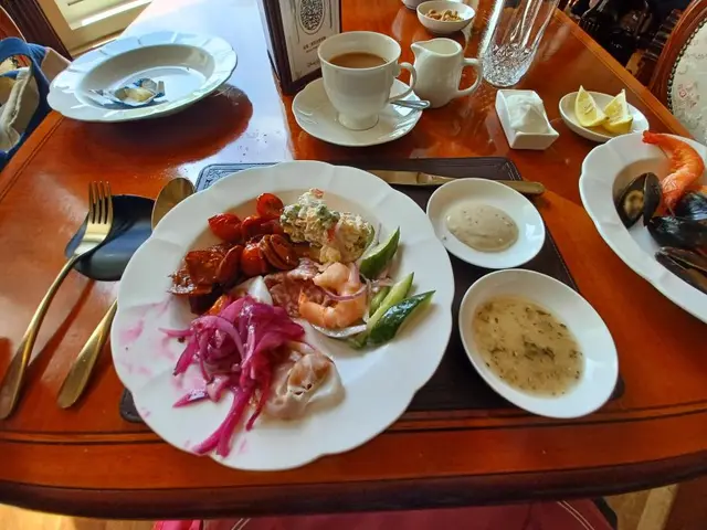 天口熱食哂四款沙律，消暑涼快。