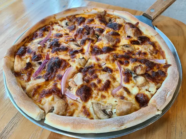 BBQ烤雞磨菇手拉Pizza