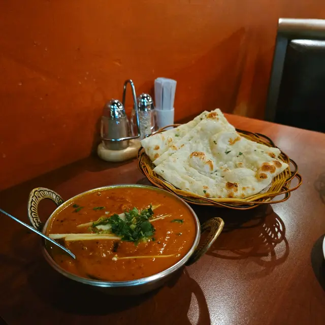 Prawn curry 咖哩蝦 ＆ Garlic Naan 蒜蓉烤餅 