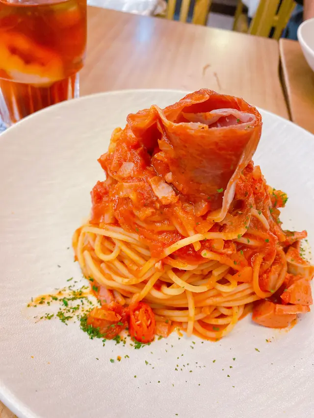 雜肉巴馬風乾火腿伴香辣蕃茄汁意粉