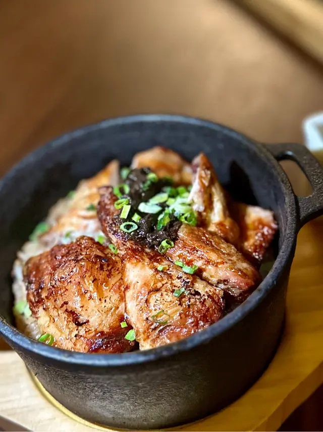 南乳春雞牛肝菌黑松露煲仔飯