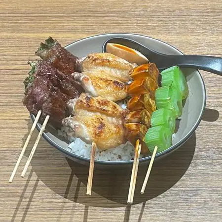 呢間店嘅人氣產品《串丼》自選4款串燒,大大串,$69好抵食!