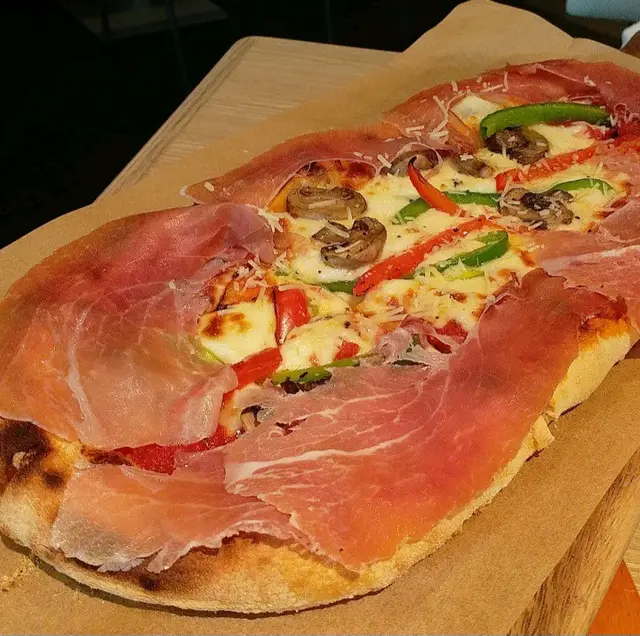 24個月西班牙火腿燈籠椒薄餅