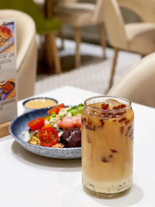 炭焙烏龍蒟蒻奶茶