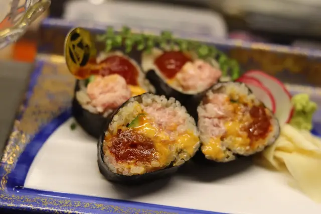 金龍珠海膽吞拿魚蓉卷