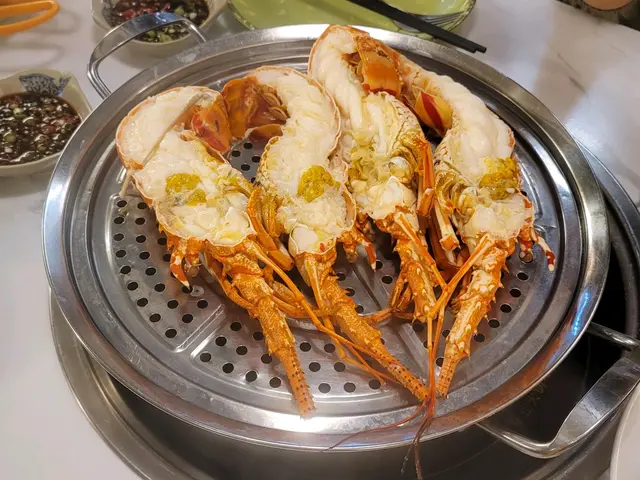 大閘蟹龍蝦海鮮蒸氣鍋