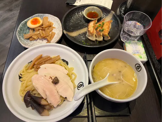 牛肝菌雞白湯沾汁麵