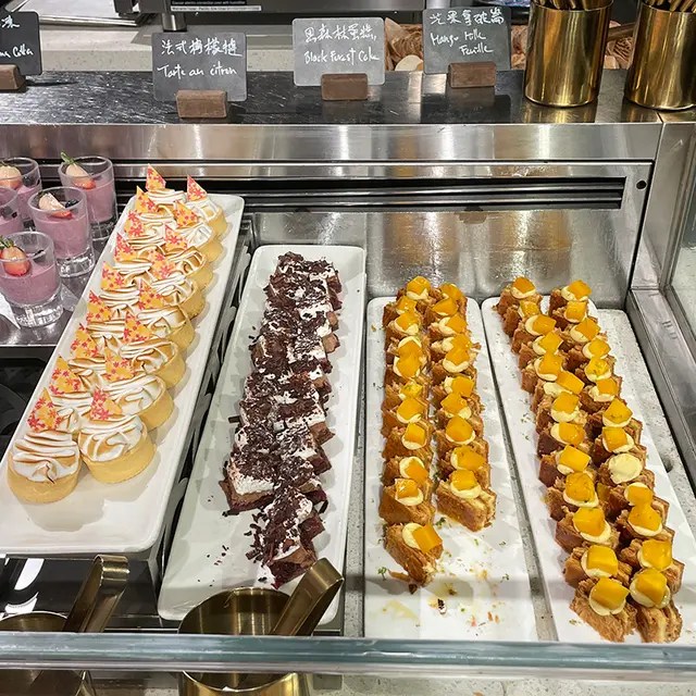 法式檸檬撻,黑森林蛋糕和芒果拿破崙