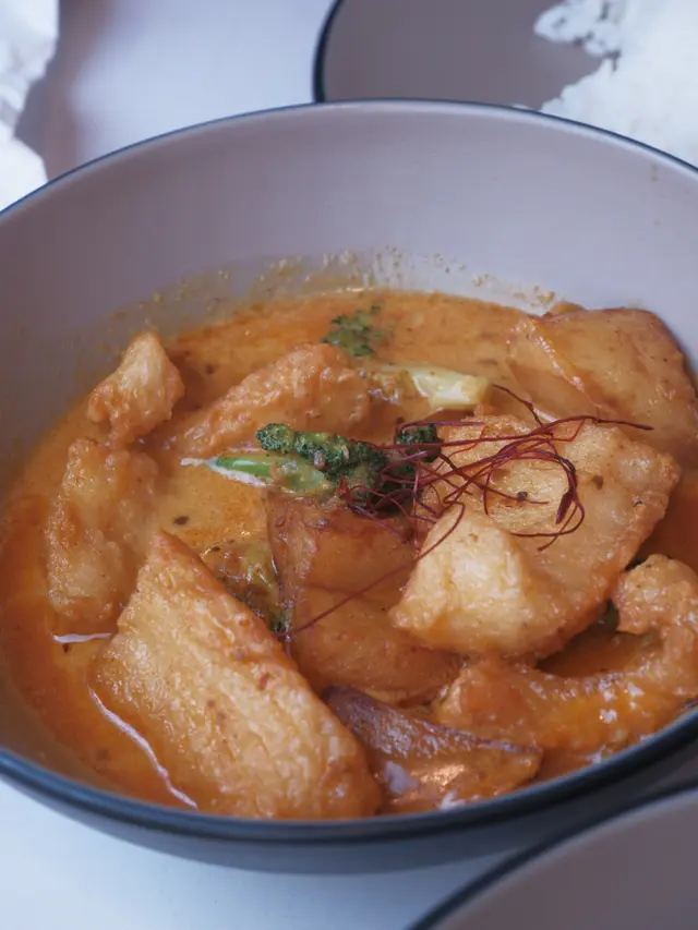 南洋咖喱魚柳配白飯 