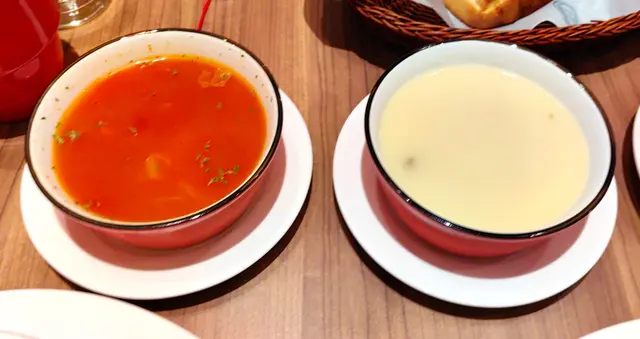 蘑菇忌廉雞湯 + 意大利菜湯