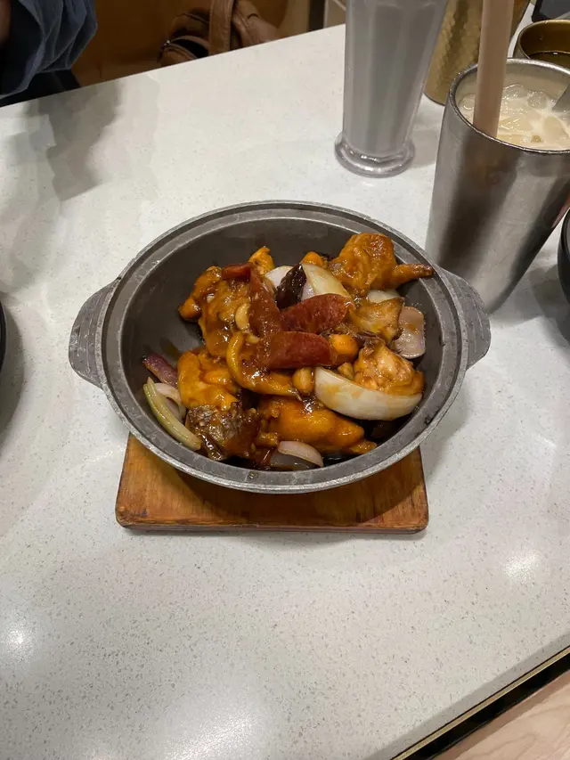 惹味臘味滑雞煲