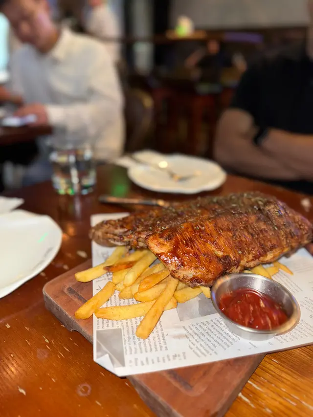 酱烧猪肋条配薯条