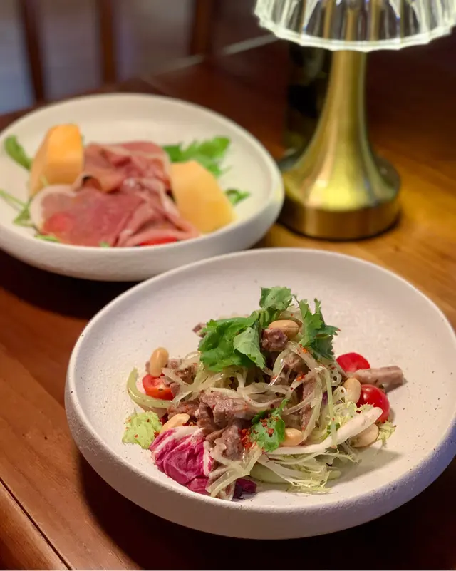 燒美國安格斯牛肉泰式青木瓜沙律