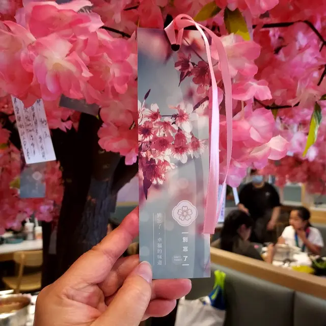 可以寫心意卡 掛在櫻花樹上😆