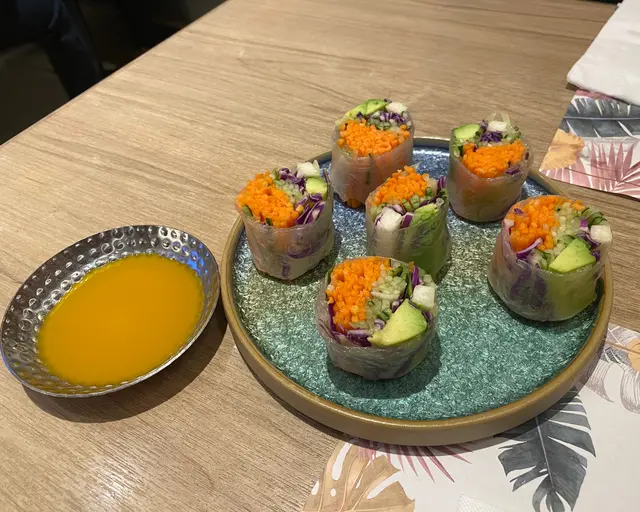 牛油果五色米紙卷