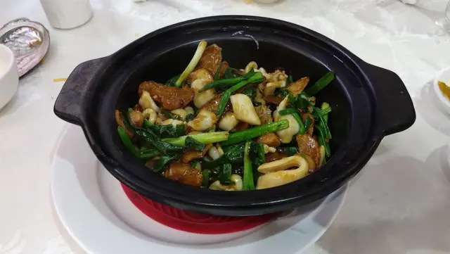 薑蔥炒蟶子皇配煎米粉底