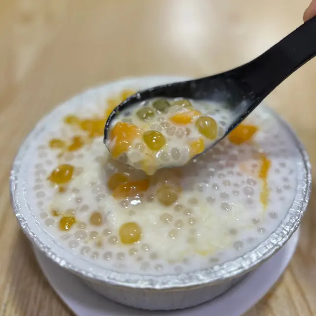 椰汁芒果爆珠西米燉蛋白