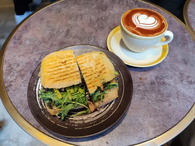 雜菌蘆筍三文治 + Cafe Mocha