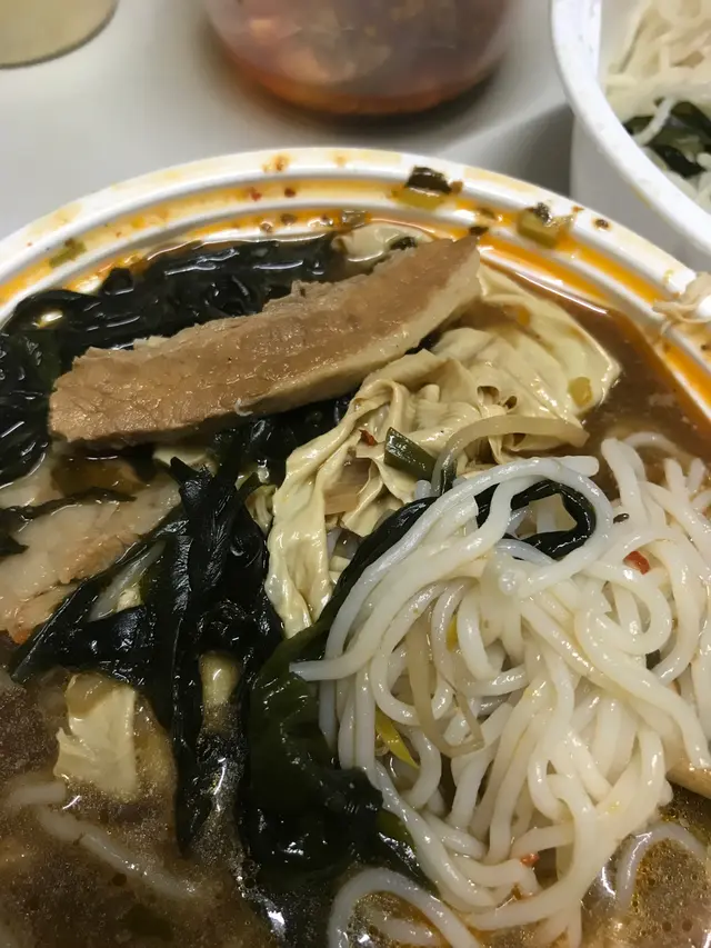 雲家米線加腩肉