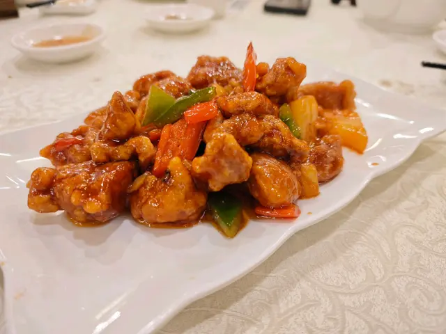 第一刀菠蘿咕嚕肉