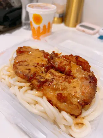 芝麻醬雞扒撈烏冬