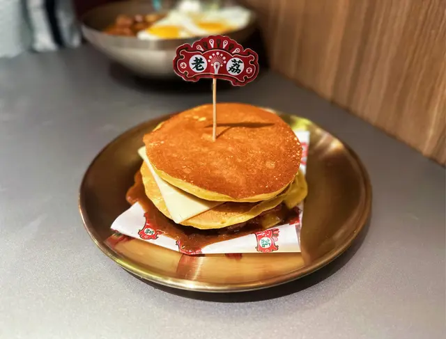 沙嗲牛肉熱香餅芝士漢堡