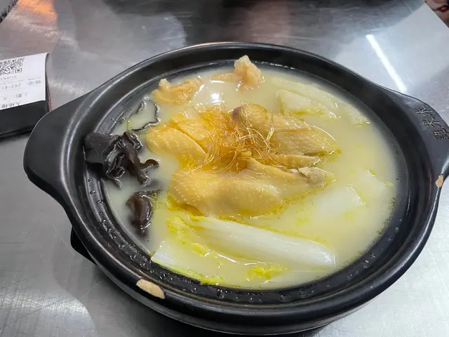 砂鍋竹笙花膠雞湯米線